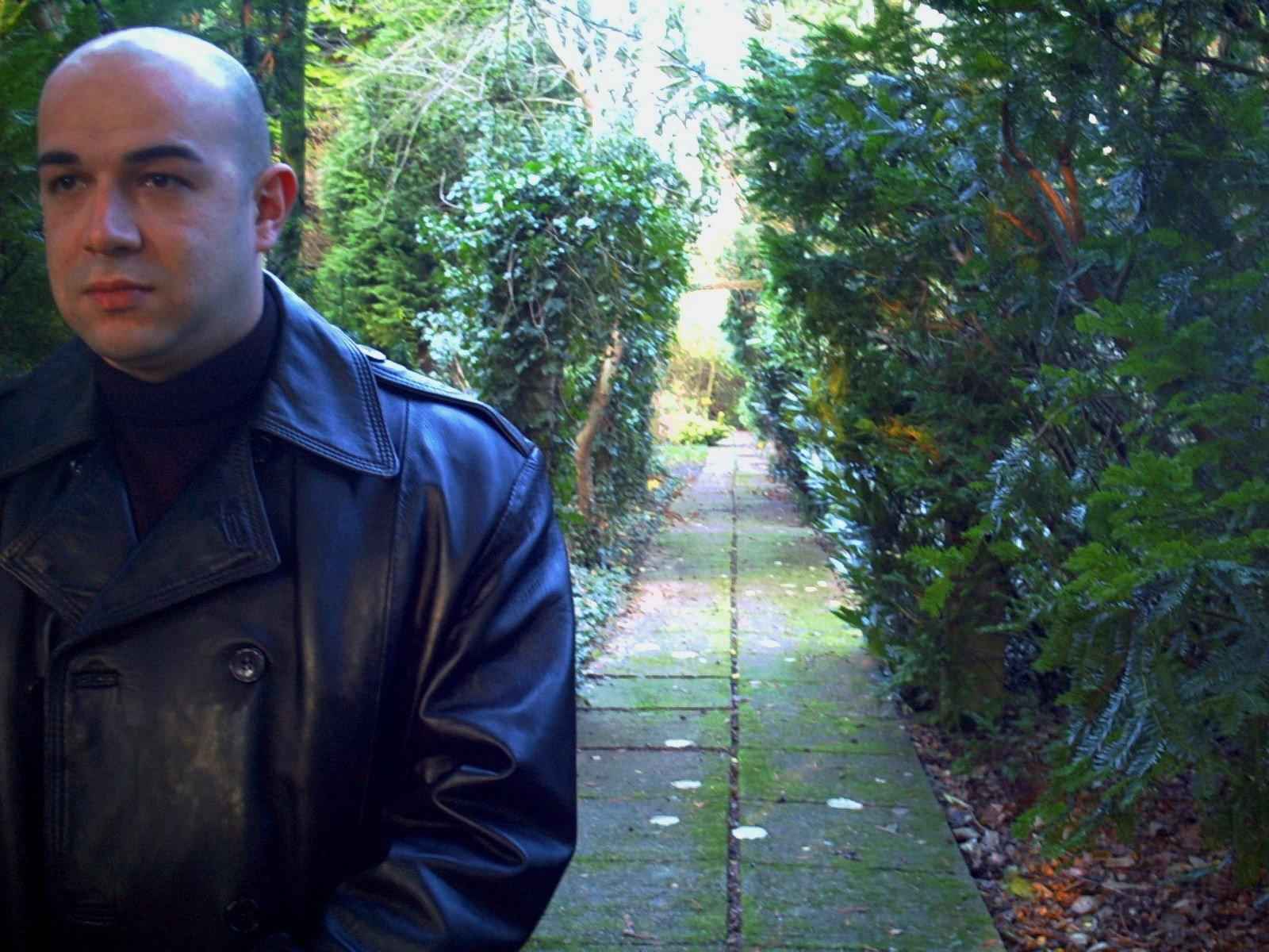 Dev, 2001